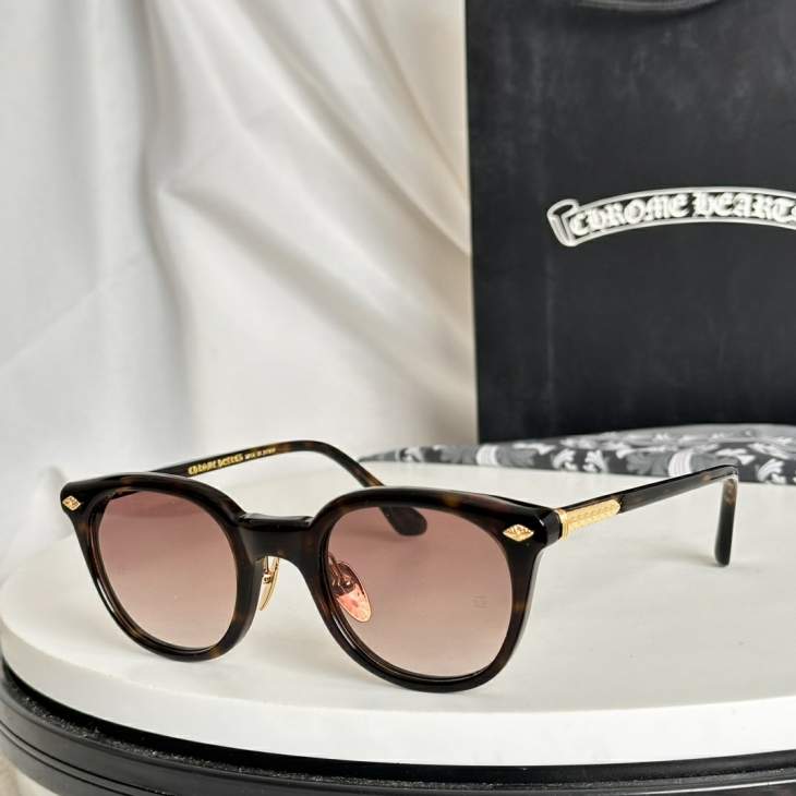 Picture of Chrome Hearts Sunglasses _SKUfw74808887fw